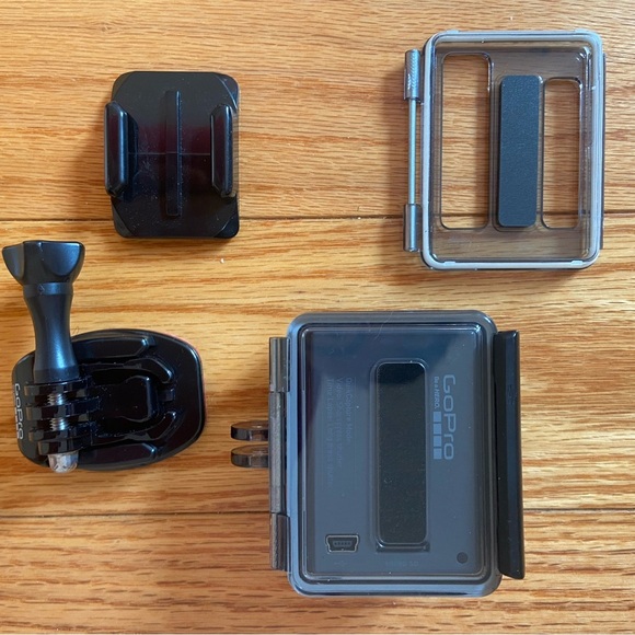 GoPro Hero Black and Gray Action Camera - Picture 2 of 3